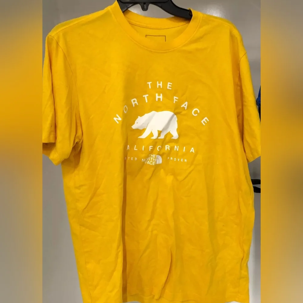 The North Face Men's Yellow T-shirt Size Large